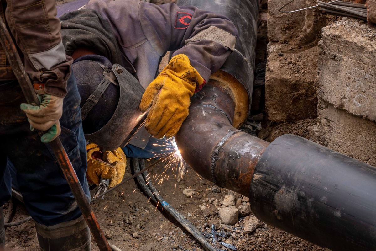 Plumber in Ealing repairing pipework