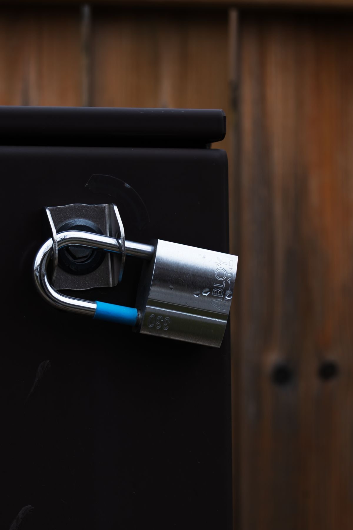 Emergency locksmith in Woking
