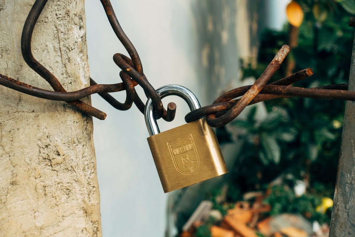 Emergency locksmith in Epsom