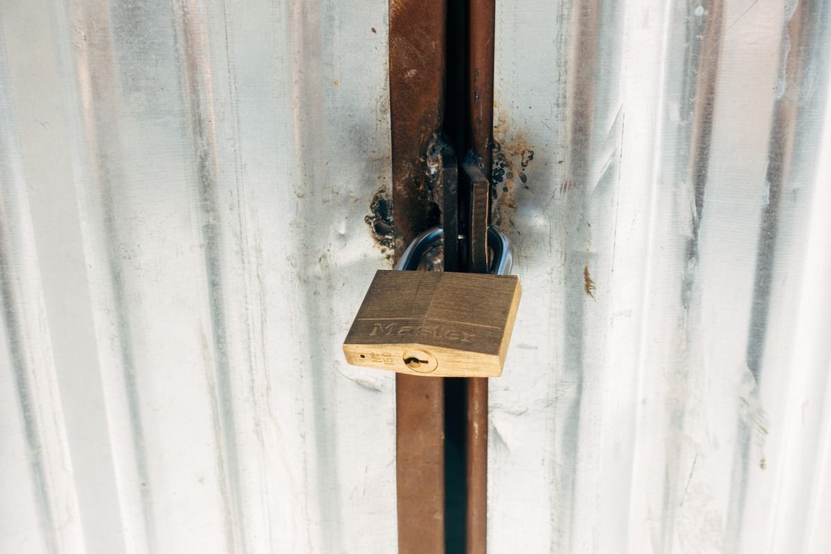Locksmith in Southwark fitting a door lock