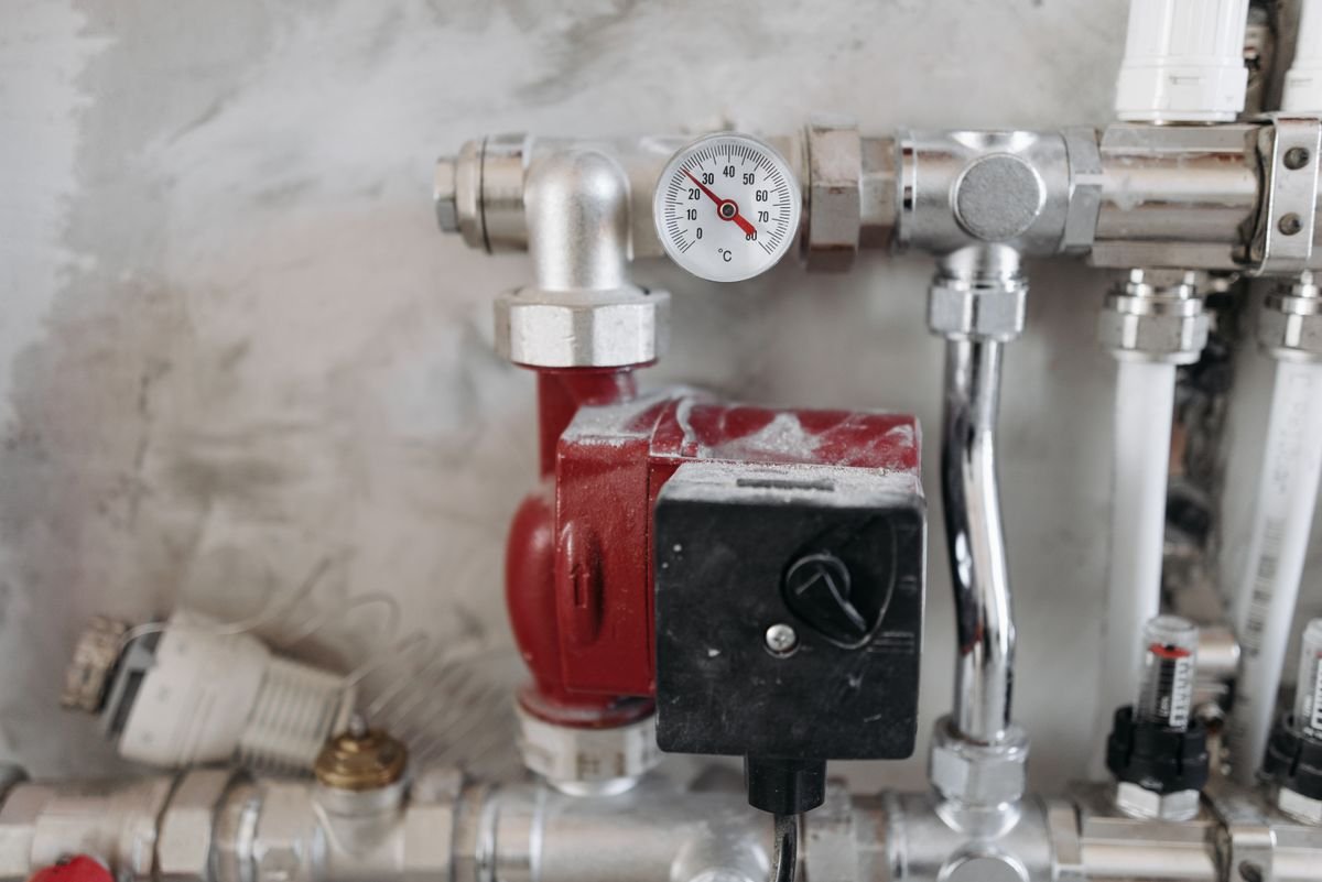 Plumber in Reigate & Redhill repairing pipework