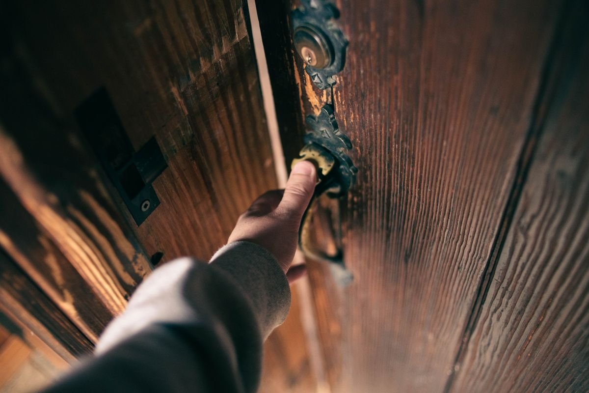 A locksmith opening a locked front door without damaging it